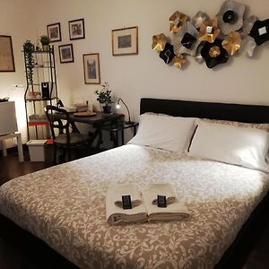 Zimmer mit Kingsize-Bett